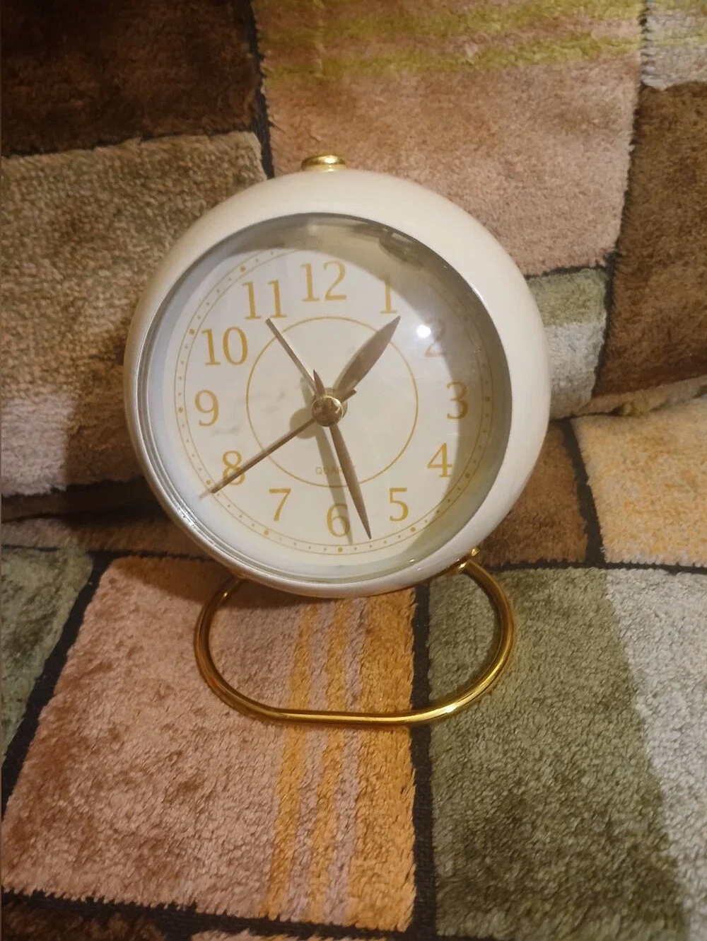 White and Gold Round Table Clock